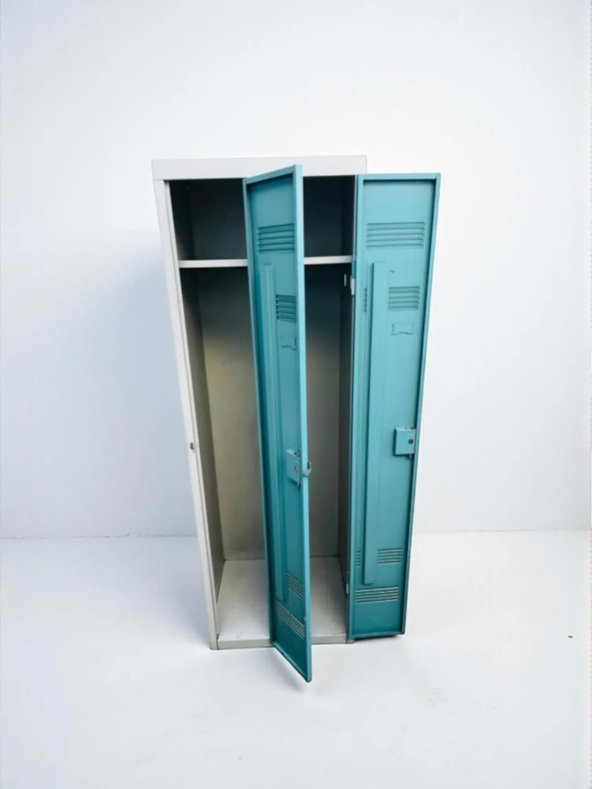 Armoire vestiaire 2 portes en métal atelier — vue 3