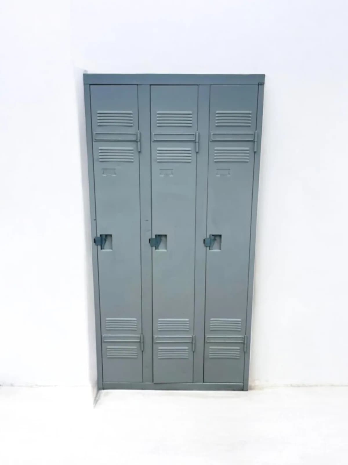 Armoire vestiaire 3 cassiers en métal atelier — vue 2