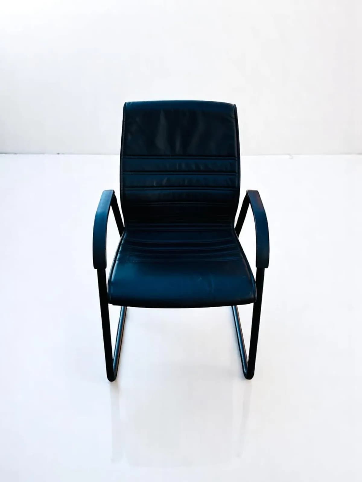 Chaise simili cuir noir luge promotion — vue 2