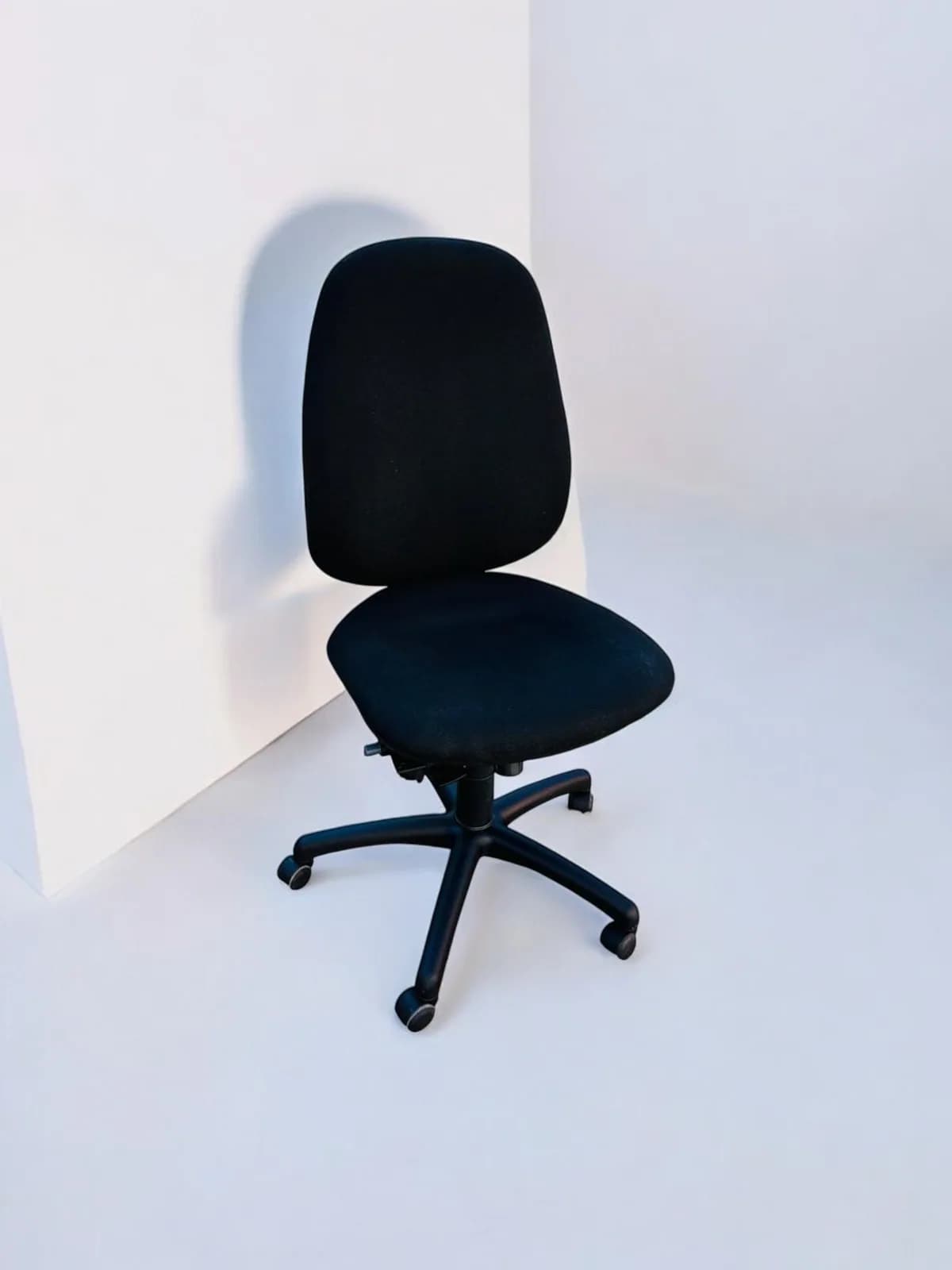 Chaise à roulettes Ronéo avec blocage dossier promo