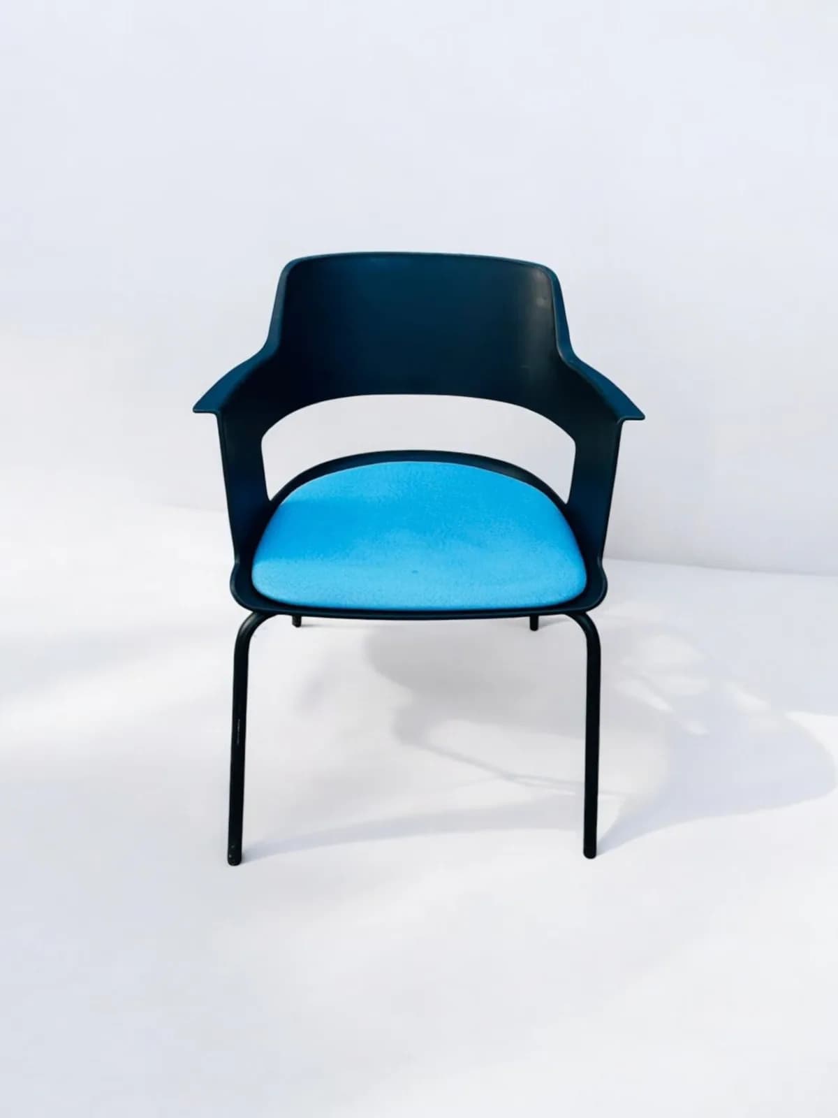 Chaise Cappa avec 4 pieds en métal tissu bleu