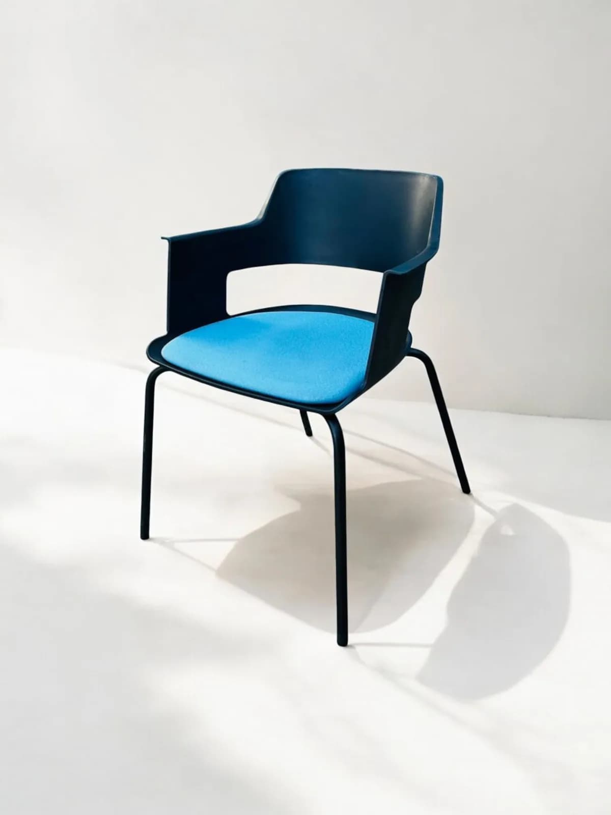 Chaise Cappa avec 4 pieds en métal tissu bleu — vue 3