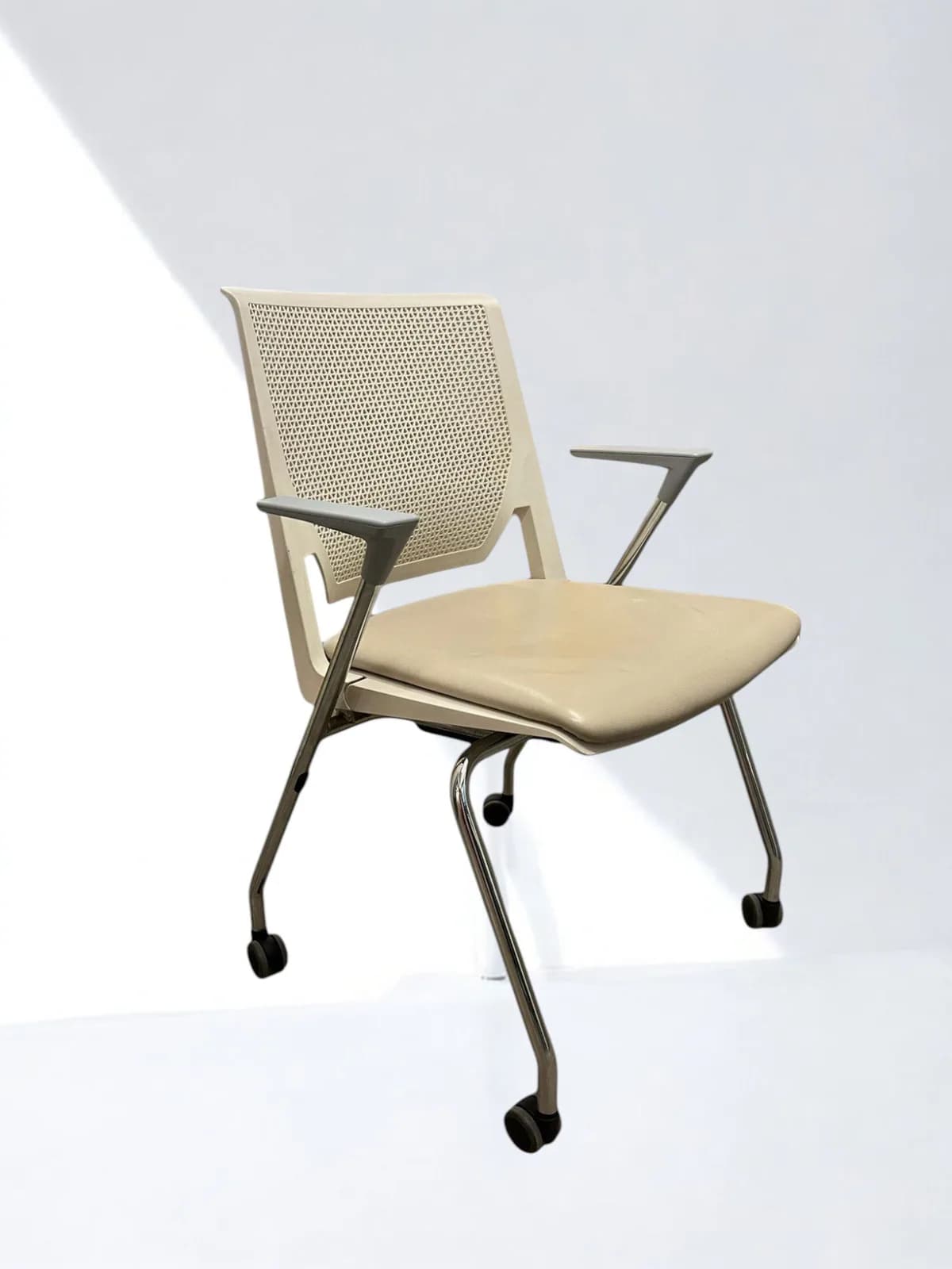 Chaise de séminaire Haworth Very sur roulette — vue 2