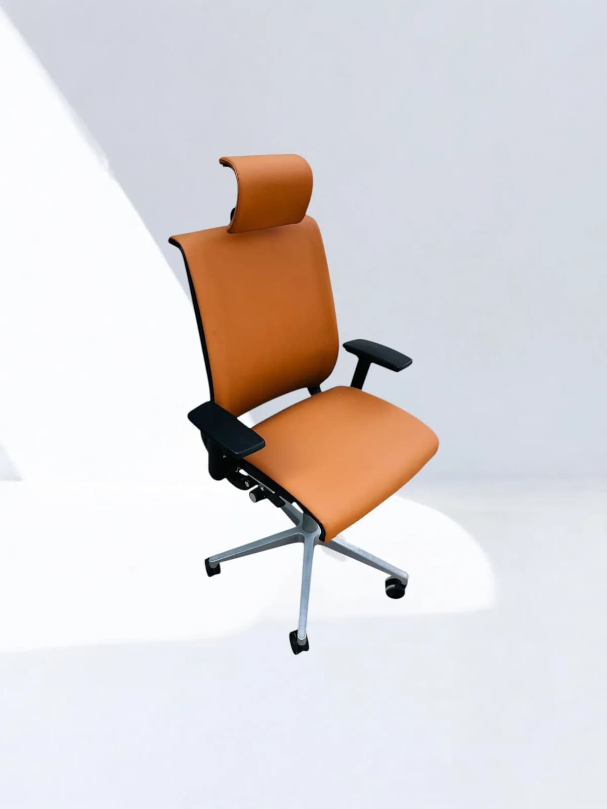 Chaise Steelcase thinks cuir marron appui tête — vue 2
