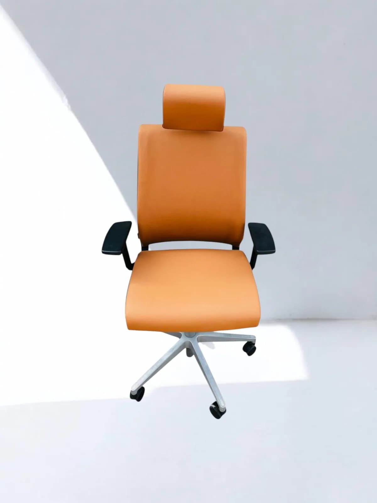 Chaise Steelcase thinks cuir marron appui tête