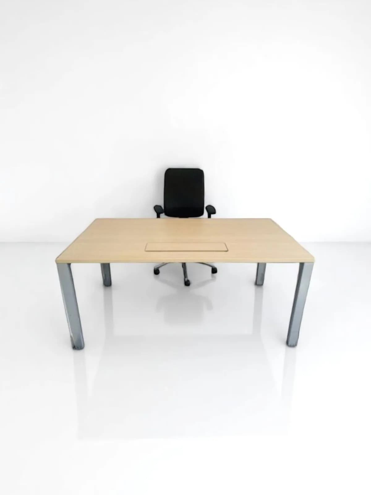 Bureau Steelcase 160x80cm ajustable en hauteur
