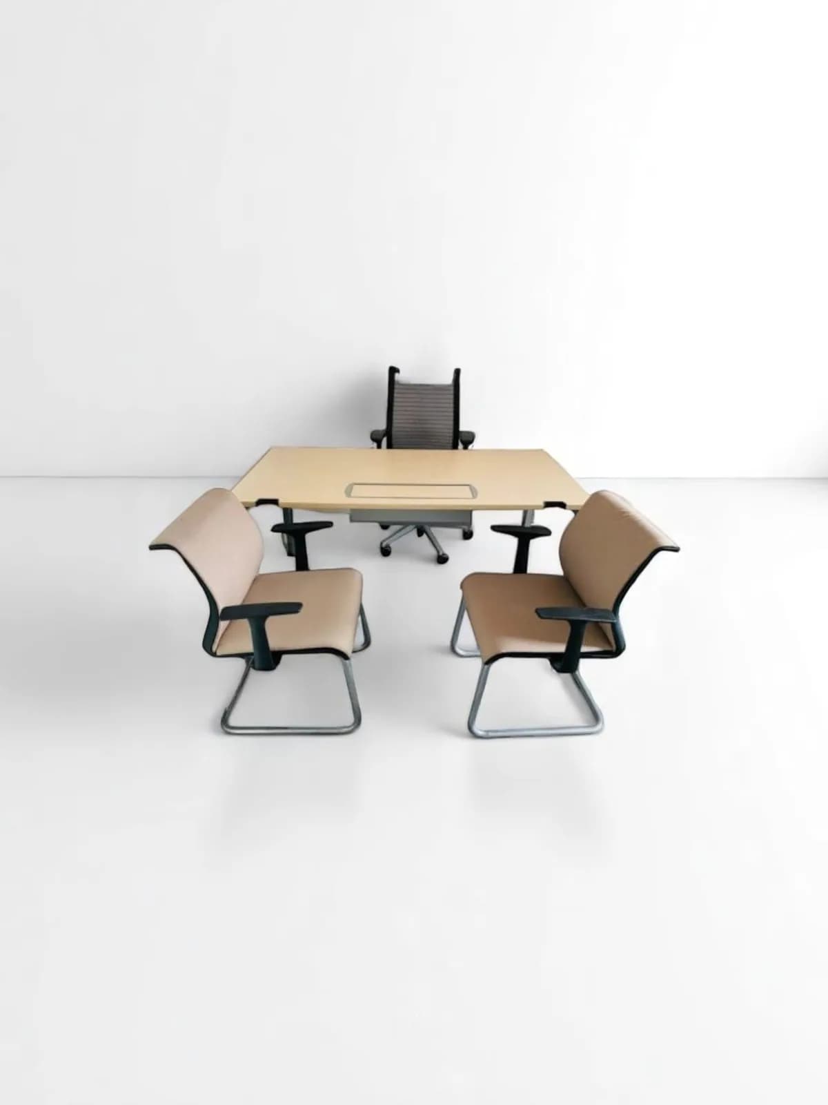 Bureau Steelcase 160x80cm passe câble — vue 2