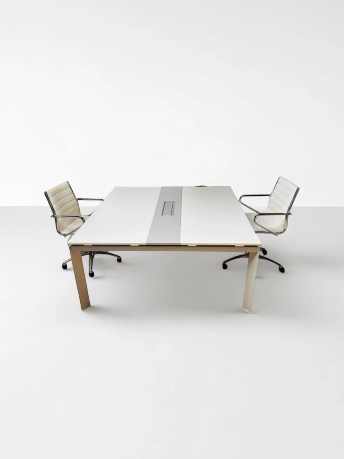 Bureau bench Steelcase 160x160cm avec passe câble — vue 5