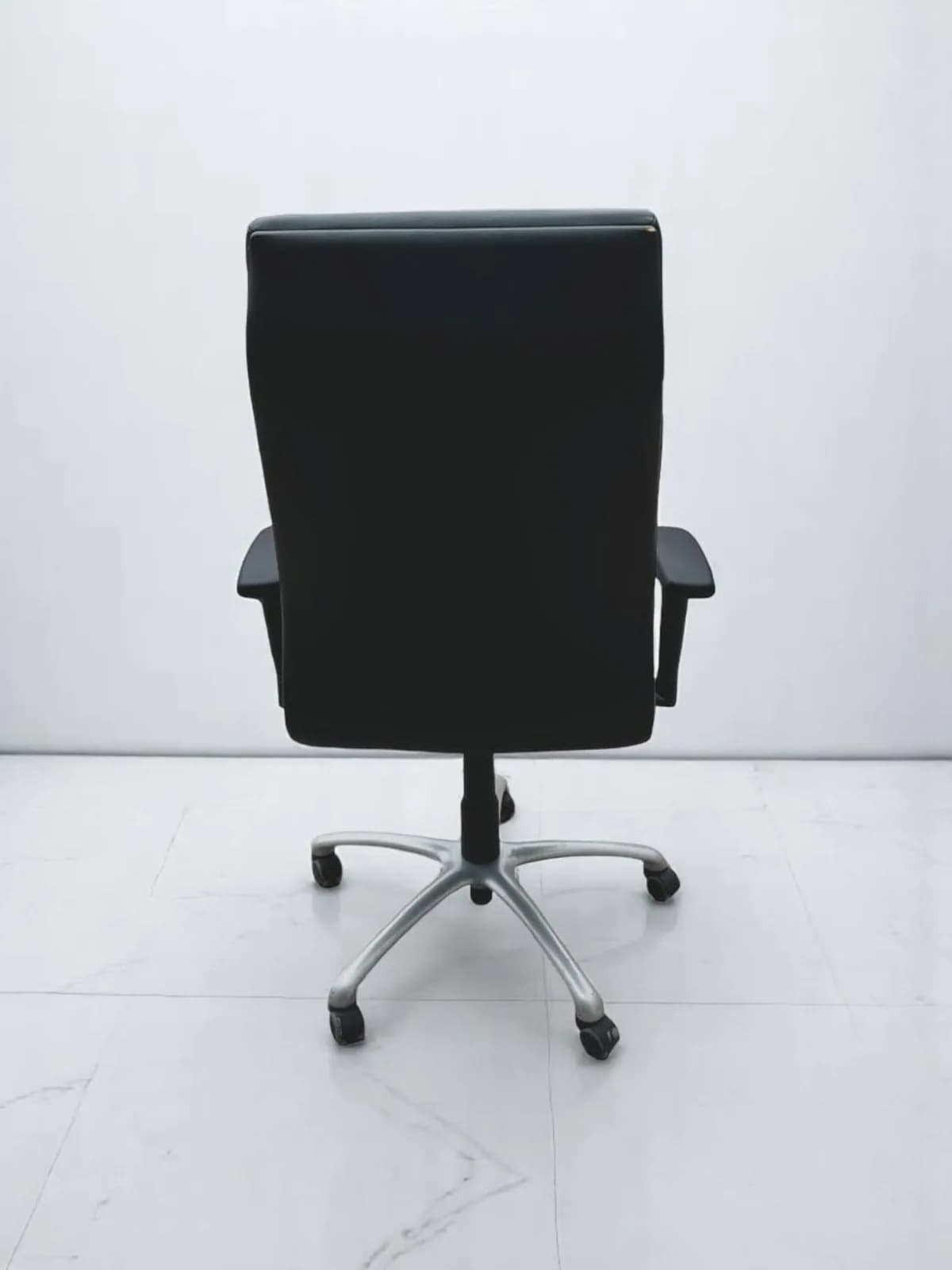 Chaise de bureau simili cuir accoudoir ajustable promo — vue 3