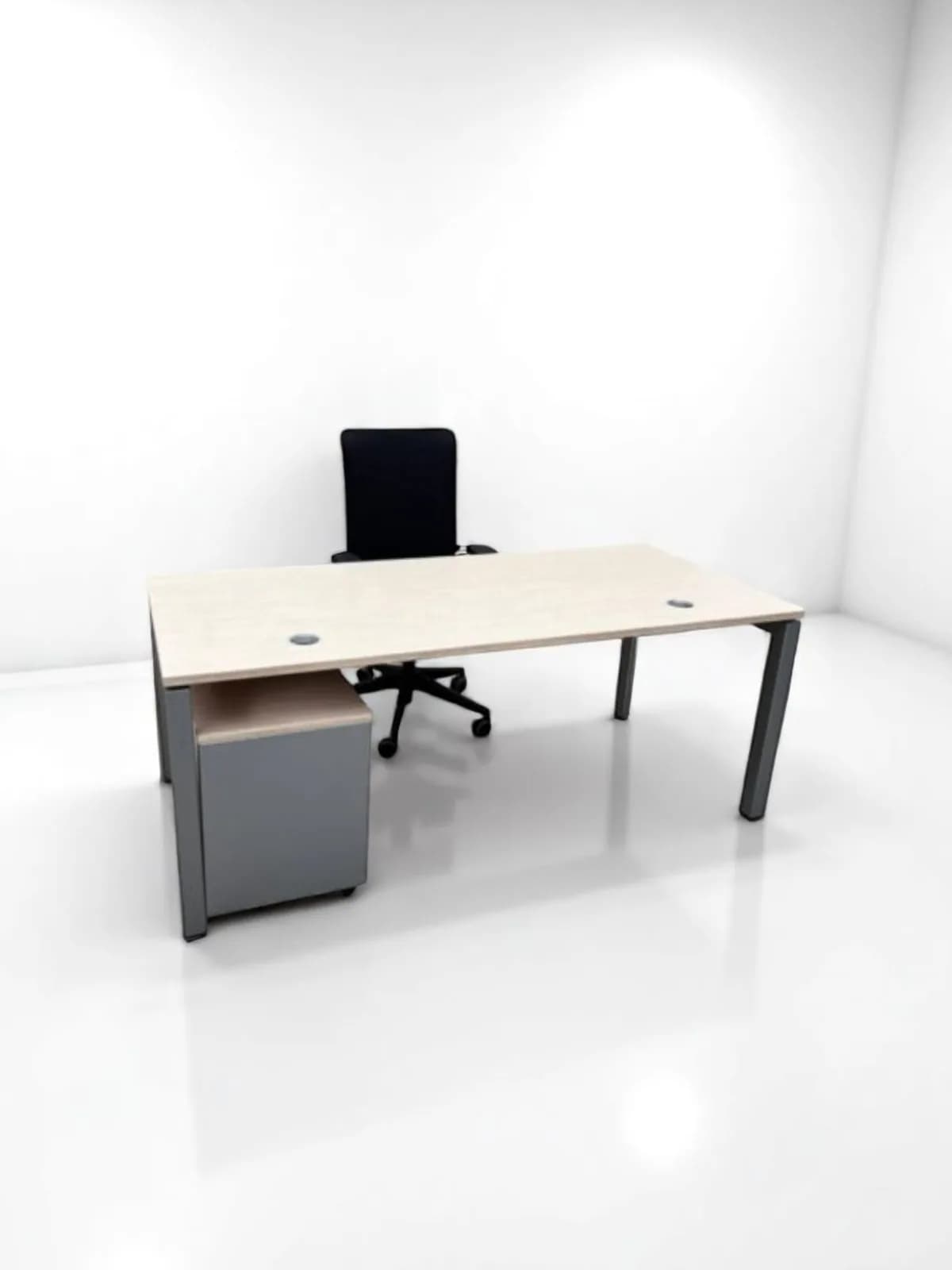 Bureaux droit steelcase avec passe câble 180x80cm — vue 2