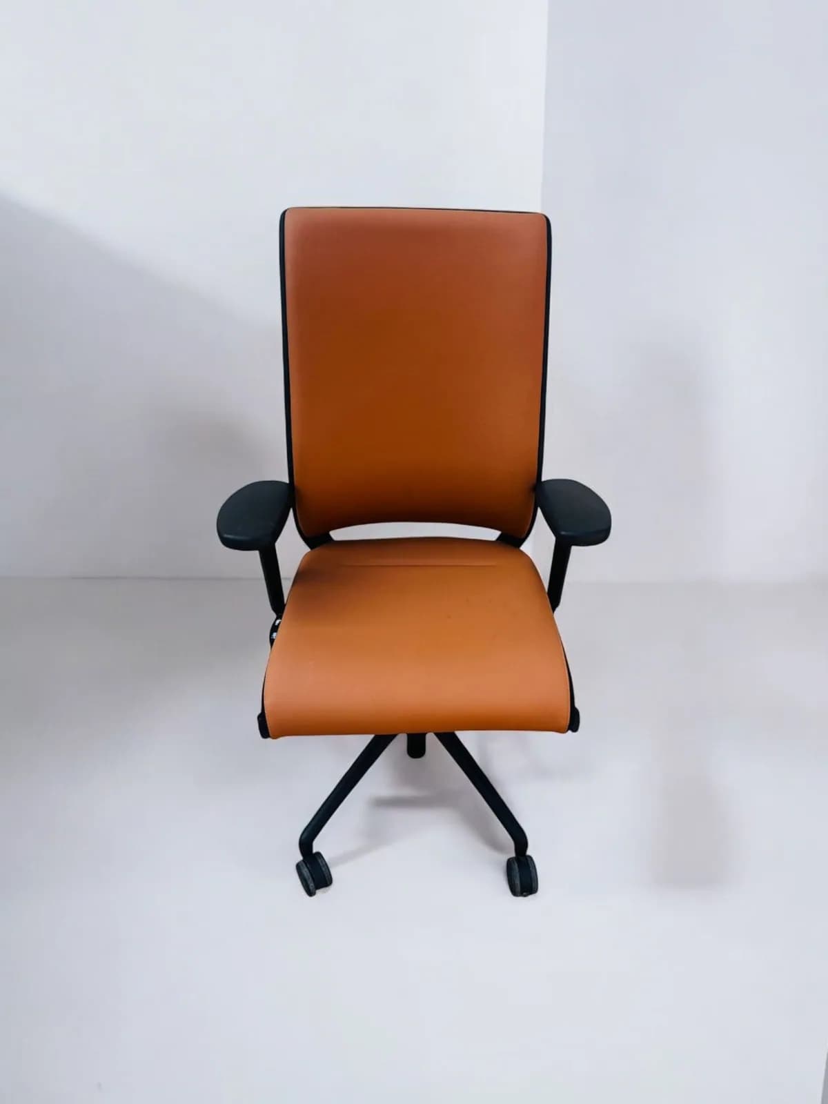 Chaise à roulette Intersthul Hero simili cuir marron