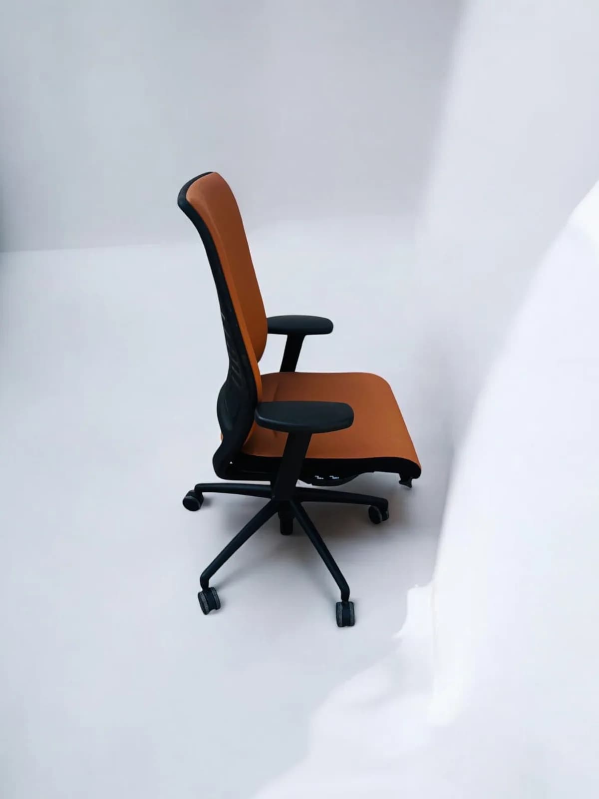 Chaise à roulette Intersthul Hero simili cuir marron — vue 3