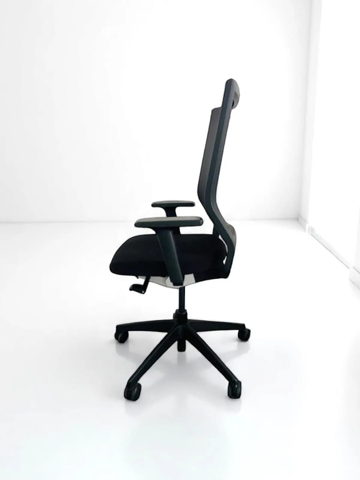 Sedus quarterback chaise a roulette couleur noir — vue 3