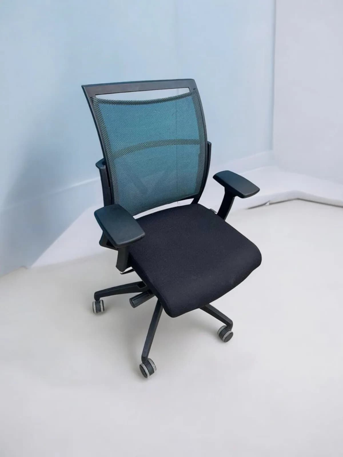 Fauteuil ergonomique Magencia sitage résille promo — vue 2