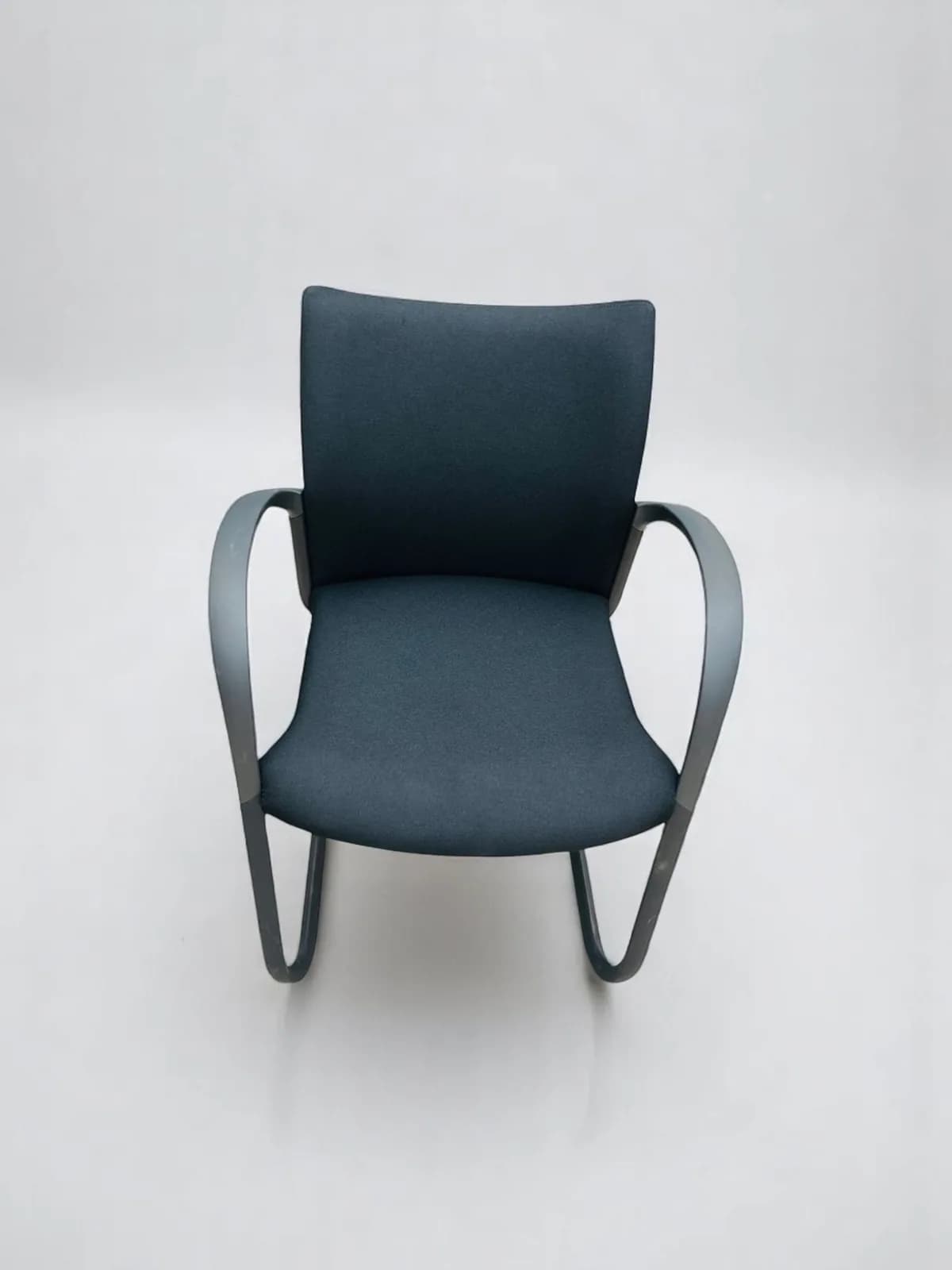 Chaise luge herman miller avec accoudoir tissus — vue 3