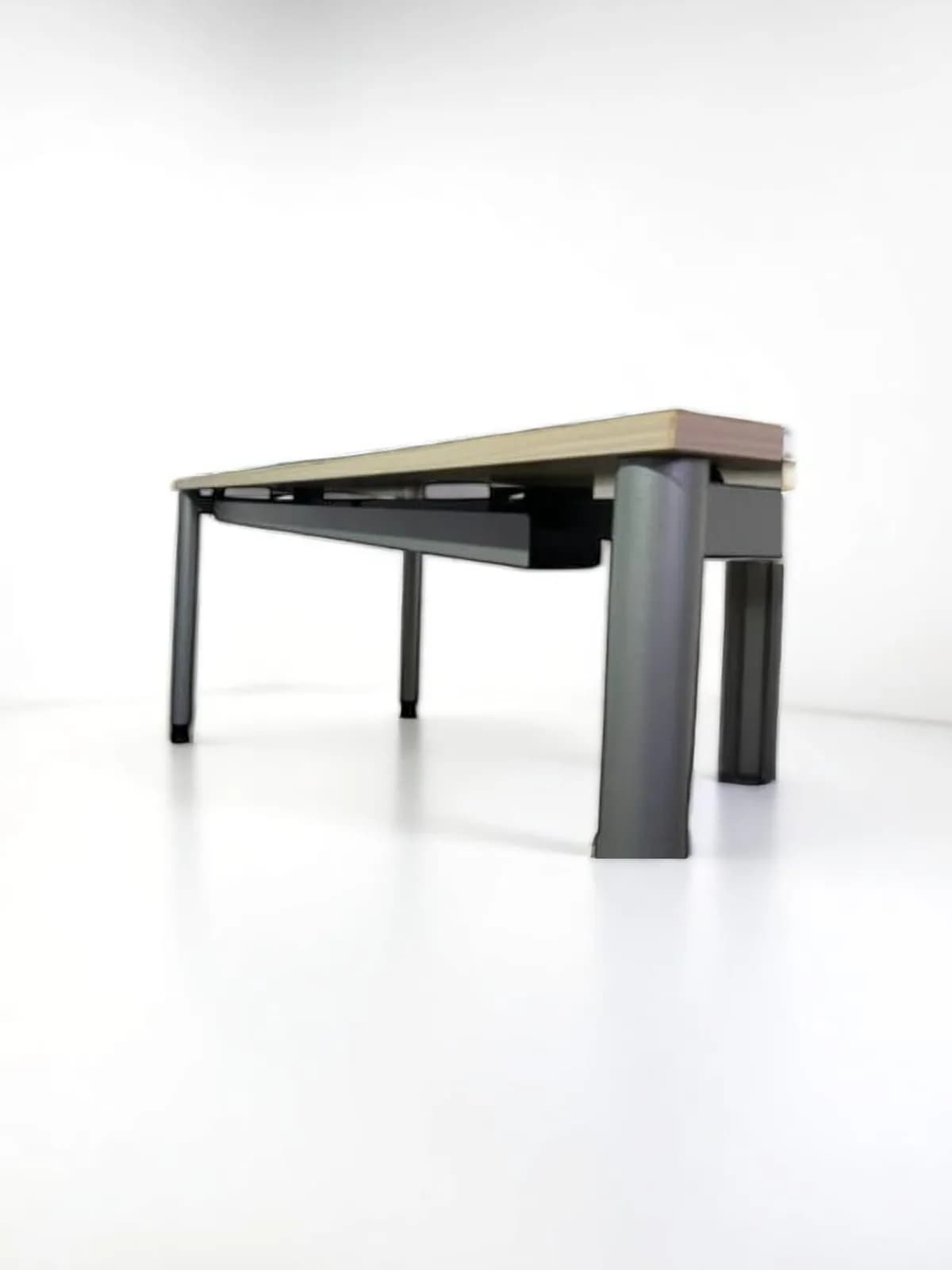 Bureau droit Haworth chêne 160x80cm passe câble — vue 4