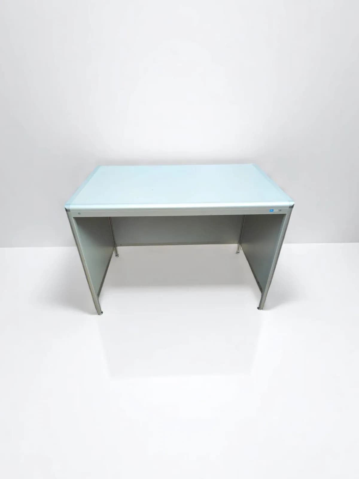 Bureau droit de travail finition aluminium Stielow 130x80cm