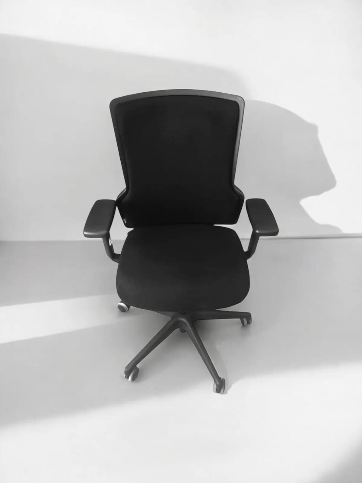 Chaise à roulette Eurosit e5 ergonomique noir promo