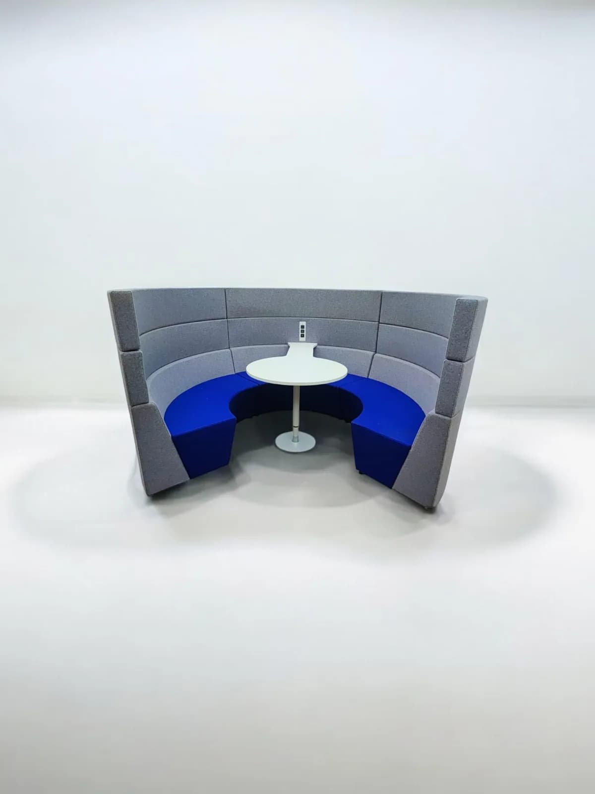 Alcôve Acoustique Circulaire pour Réunion avec Table