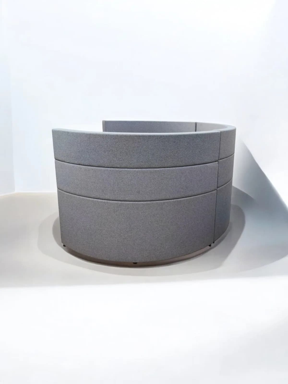 Alcôve Acoustique Circulaire pour Réunion avec Table — vue 3