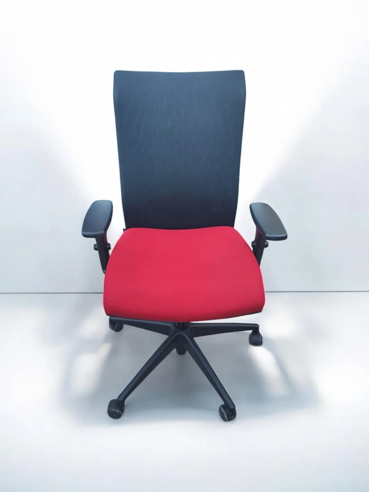 Chaise de bureau Navaille en résille assise rouge — vue 2