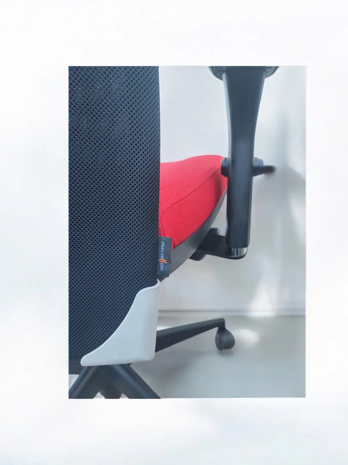 Chaise de bureau Navaille en résille assise rouge — vue 6