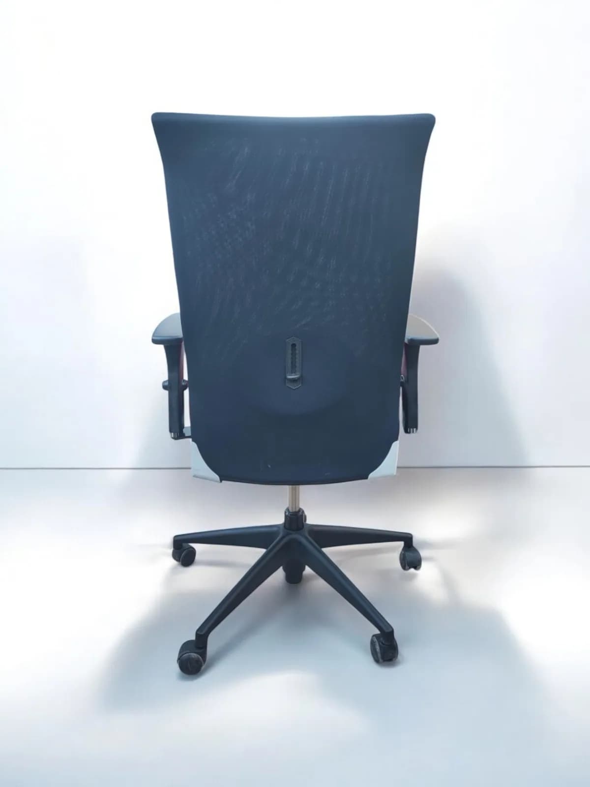Chaise de bureau Navaille en résille assise rouge — vue 4