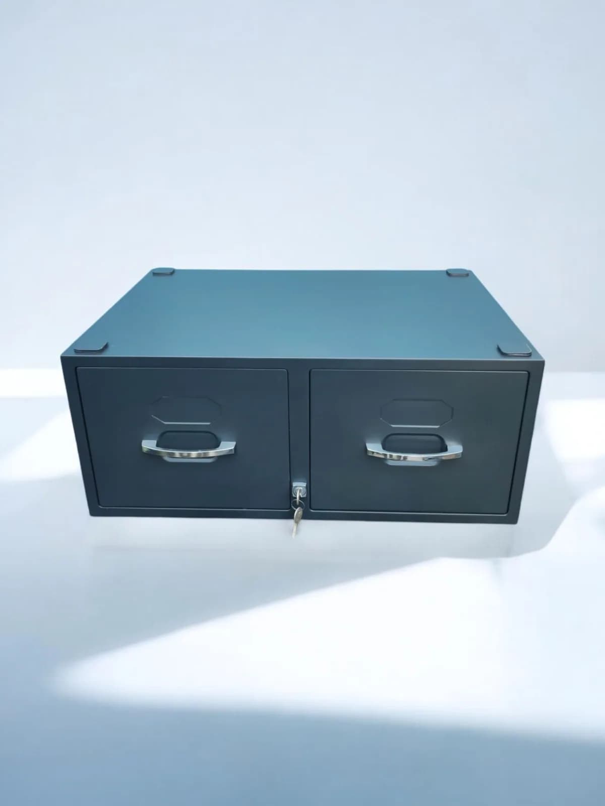 Meuble de rangement métallique à tiroirs pour bureau — vue 4