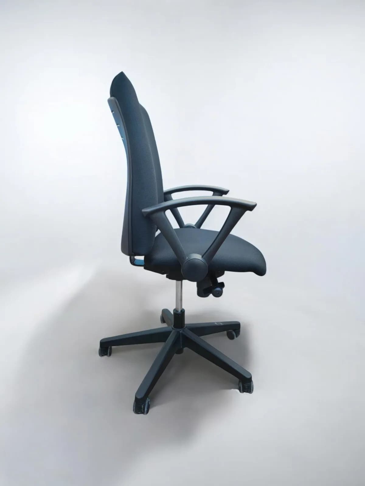 Fauteuil de bureau ergonomique Haworth noir — vue 3