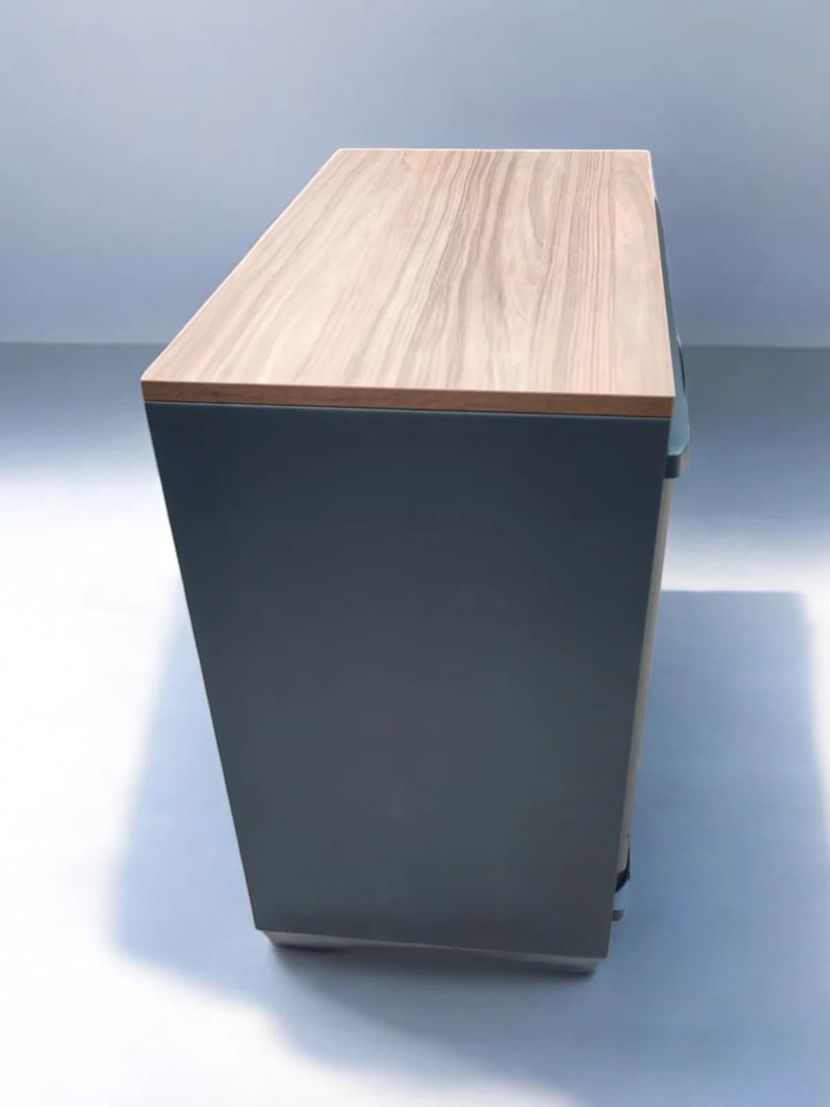 Armoire basse Steelcase gris anthracite avec portes coulissantes — vue 5