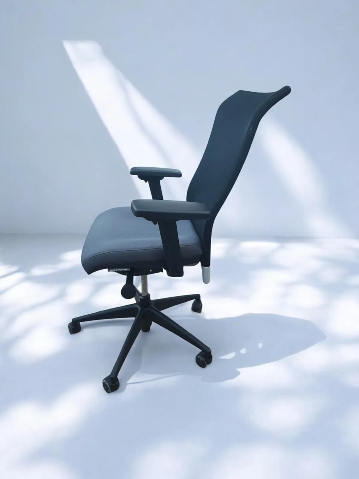 Chaise de bureau Navaille en résille assise bleu — vue 2