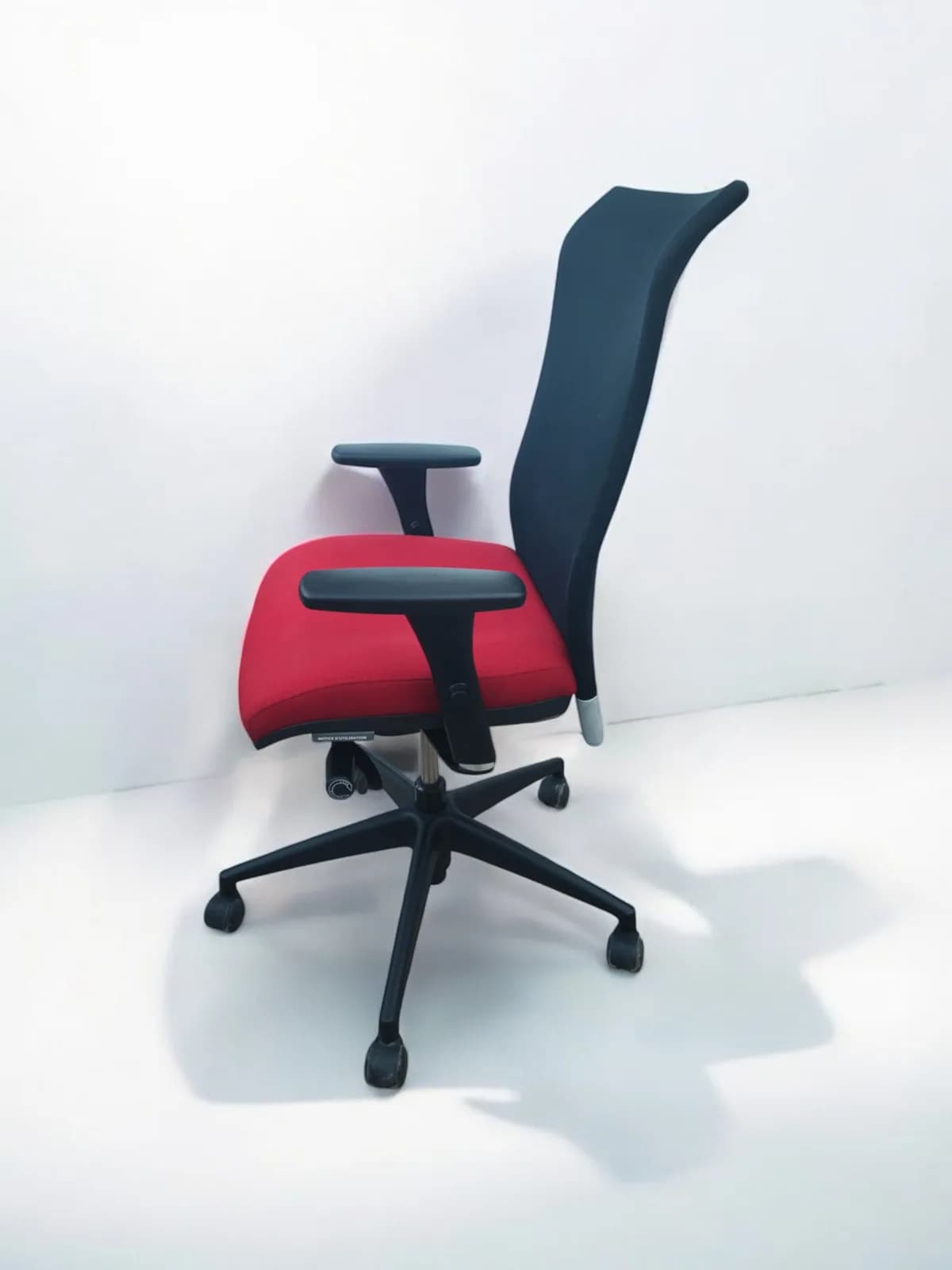 Chaise de bureau Navaille en résille assise rouge — vue 5