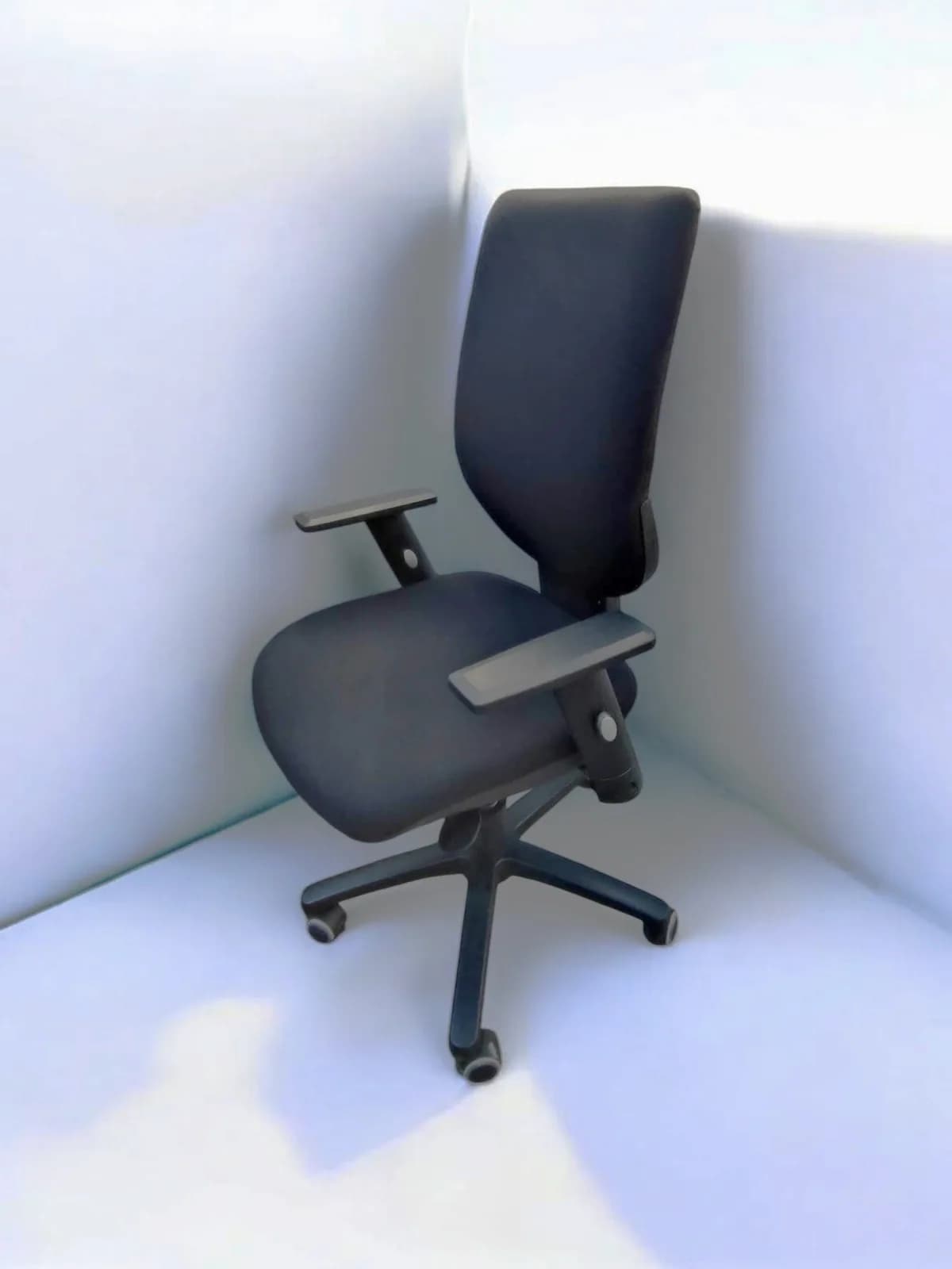 Chaise de bureau Sokoa Tertio – Réglable et ergonomique
