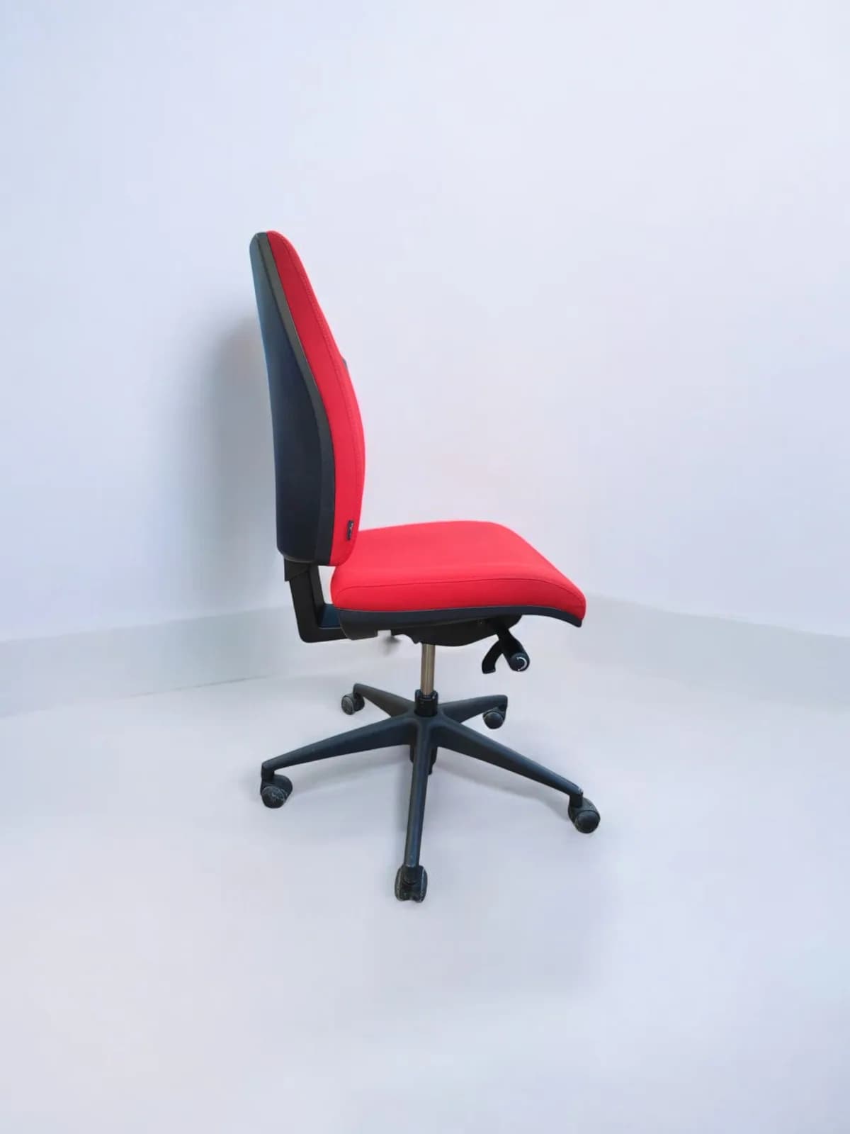 Chaise de bureau Navaille rouge sans accoudoirs — vue 3