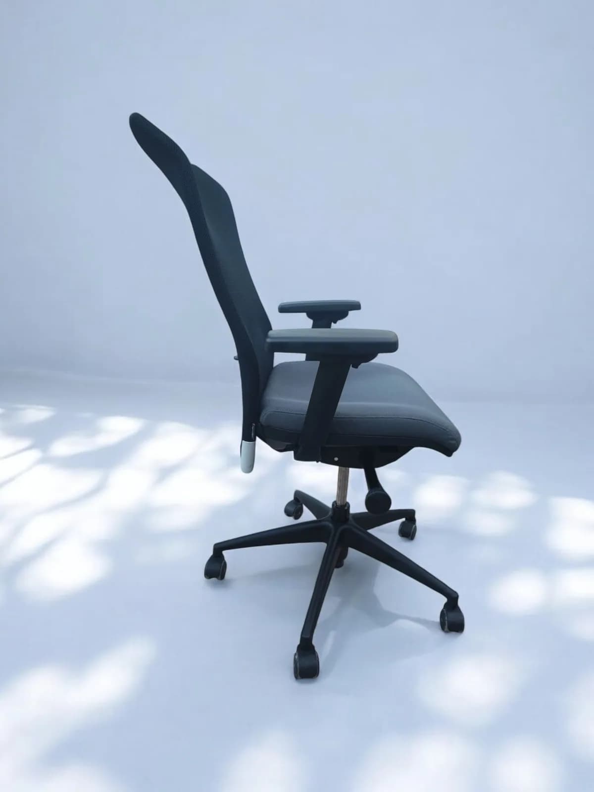 Chaise de bureau Navaille en résille assise bleu — vue 4