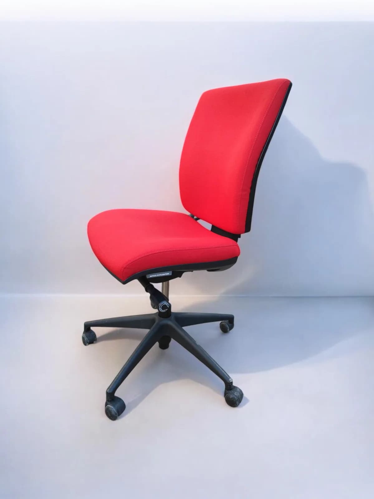 Chaise de bureau Navaille rouge sans accoudoirs — vue 2