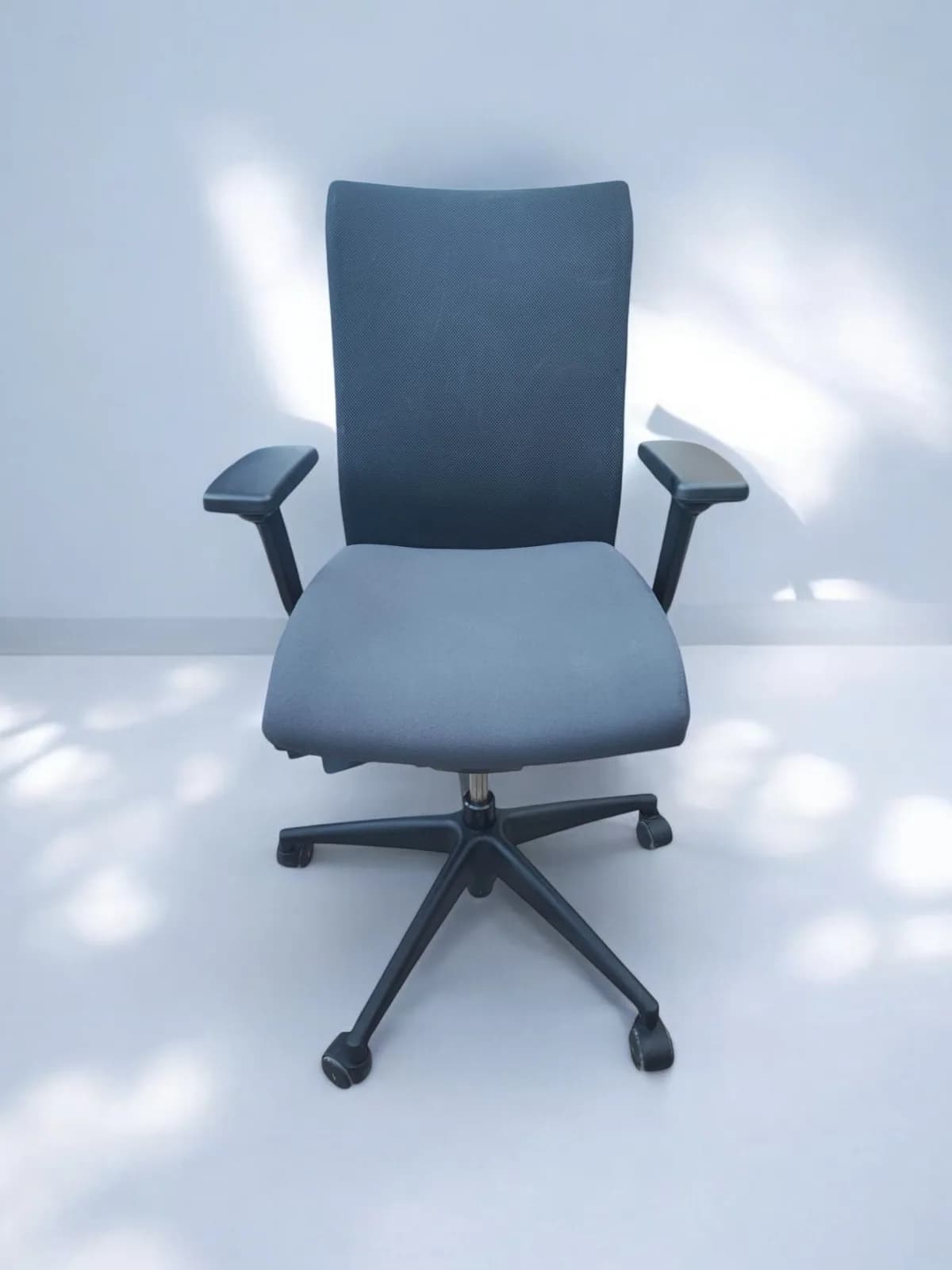 Chaise de bureau Navaille en résille assise bleu