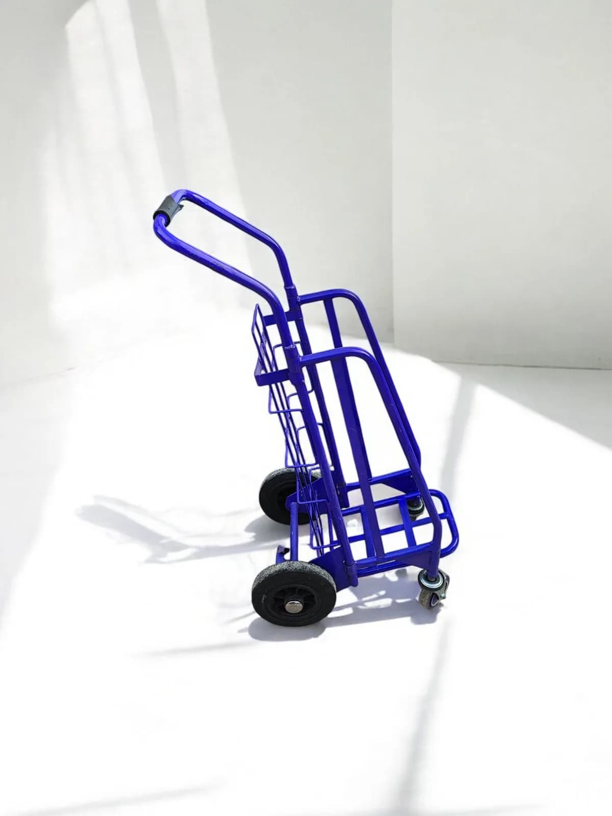 Chariot de manutention pliable avec 4 roues — vue 4