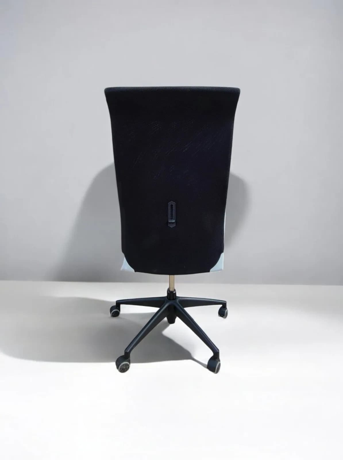 Chaise de bureau Navaille en résille sans accoudoirs — vue 4