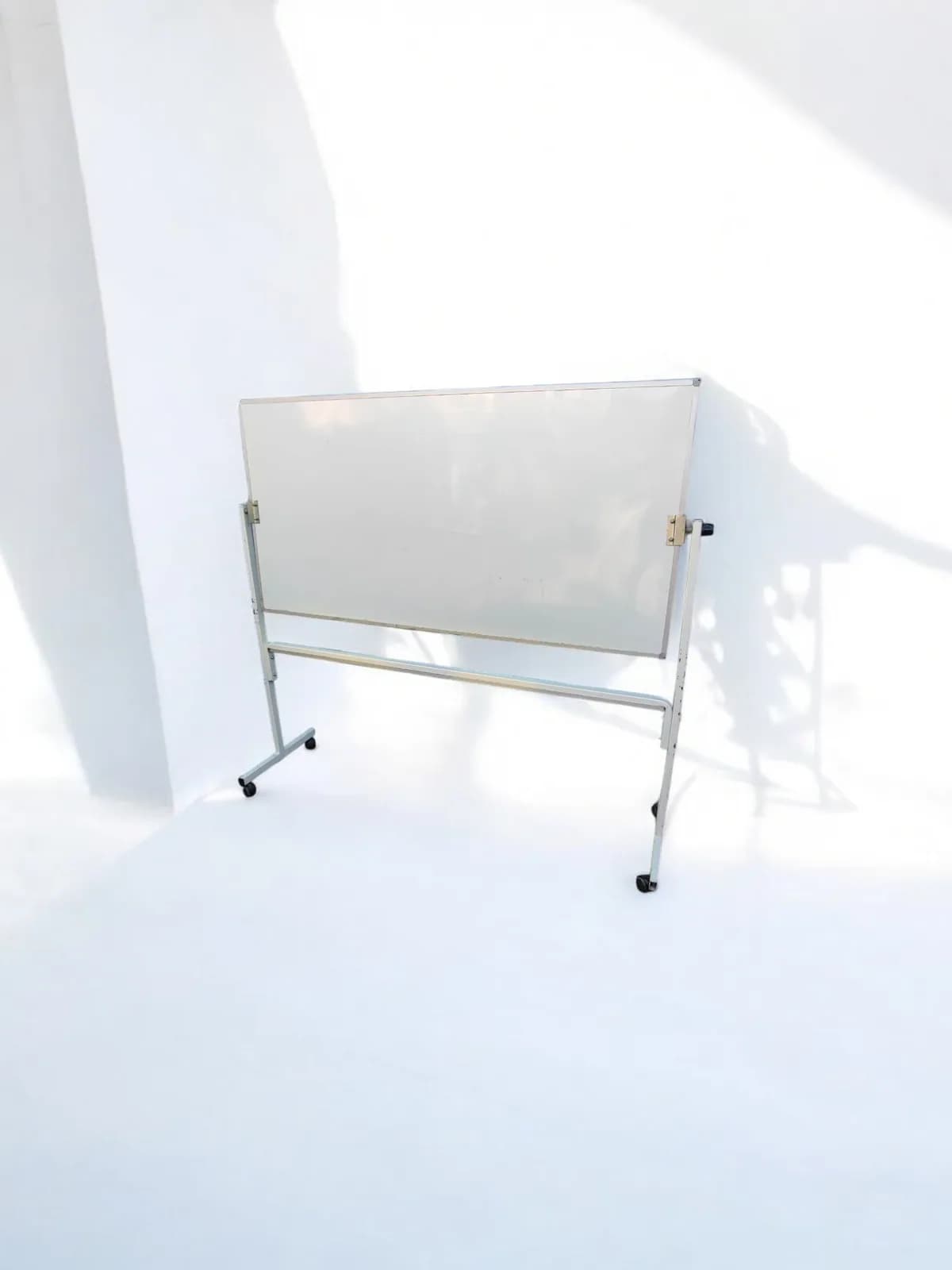Tableau blanc mobile 180cm pour chantier atelier petit défaut