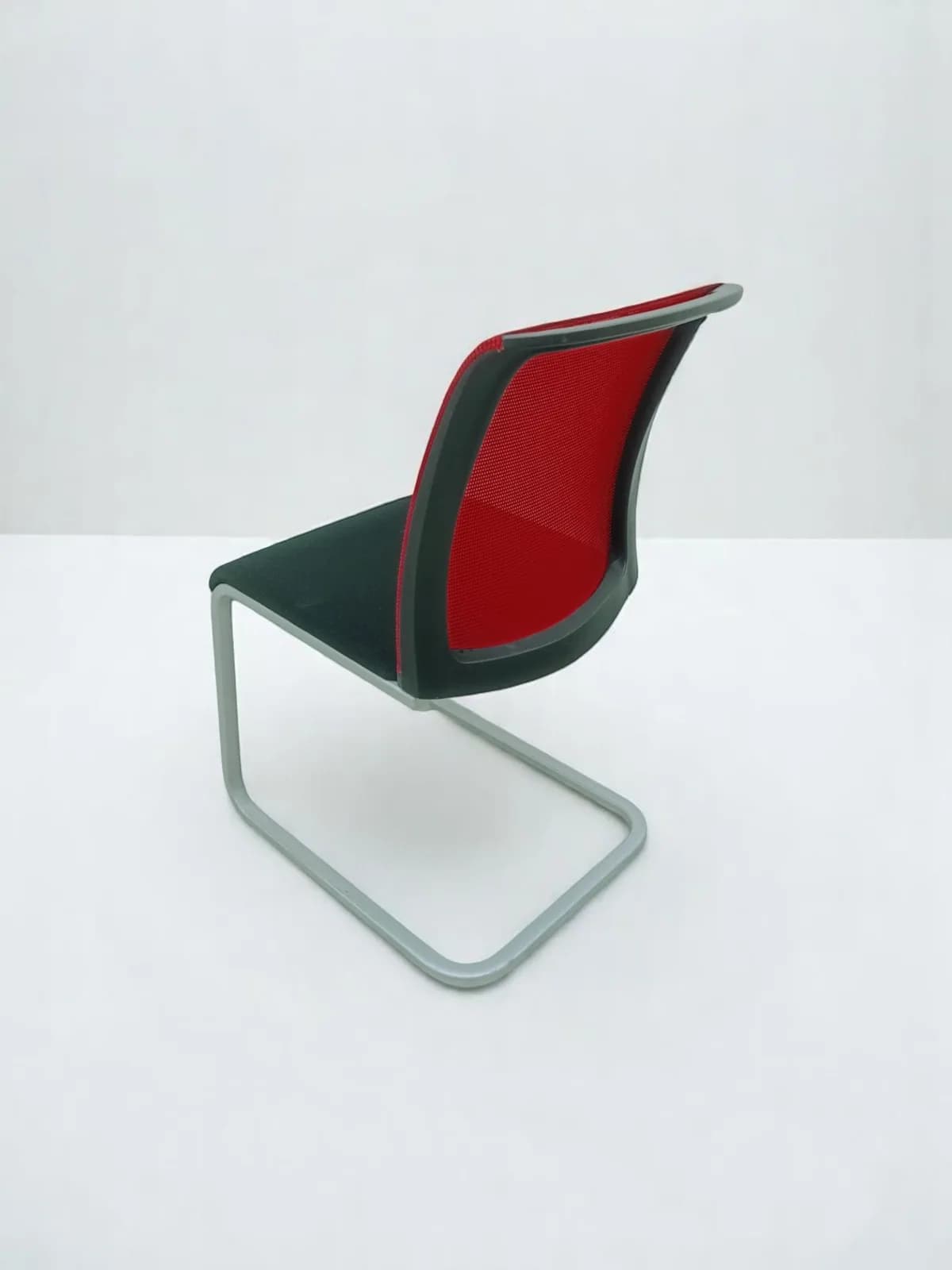Chaise visiteur Steelcase reply luge rouge — vue 3