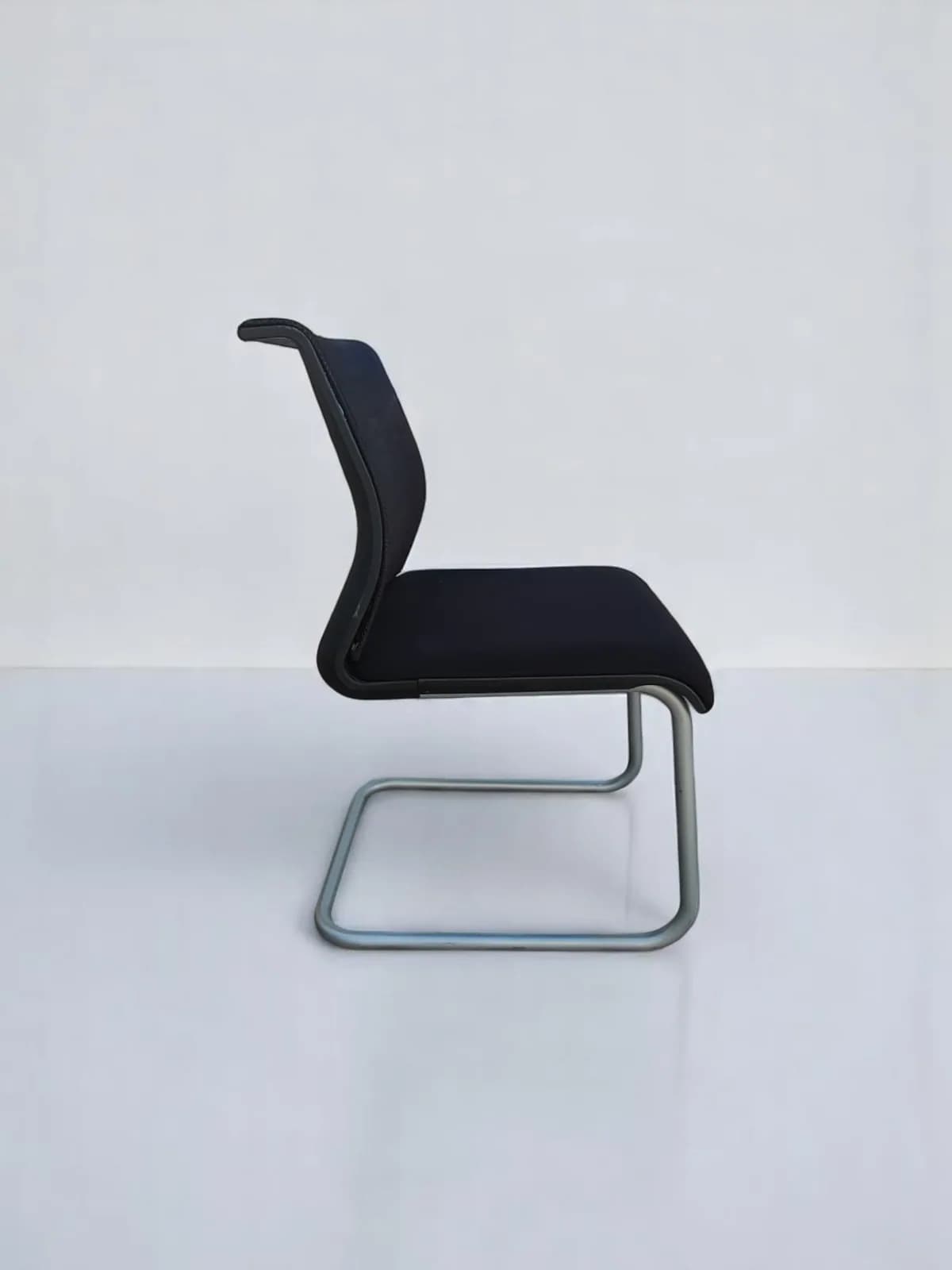 Chaise visiteur Steelcase think luge noir — vue 2