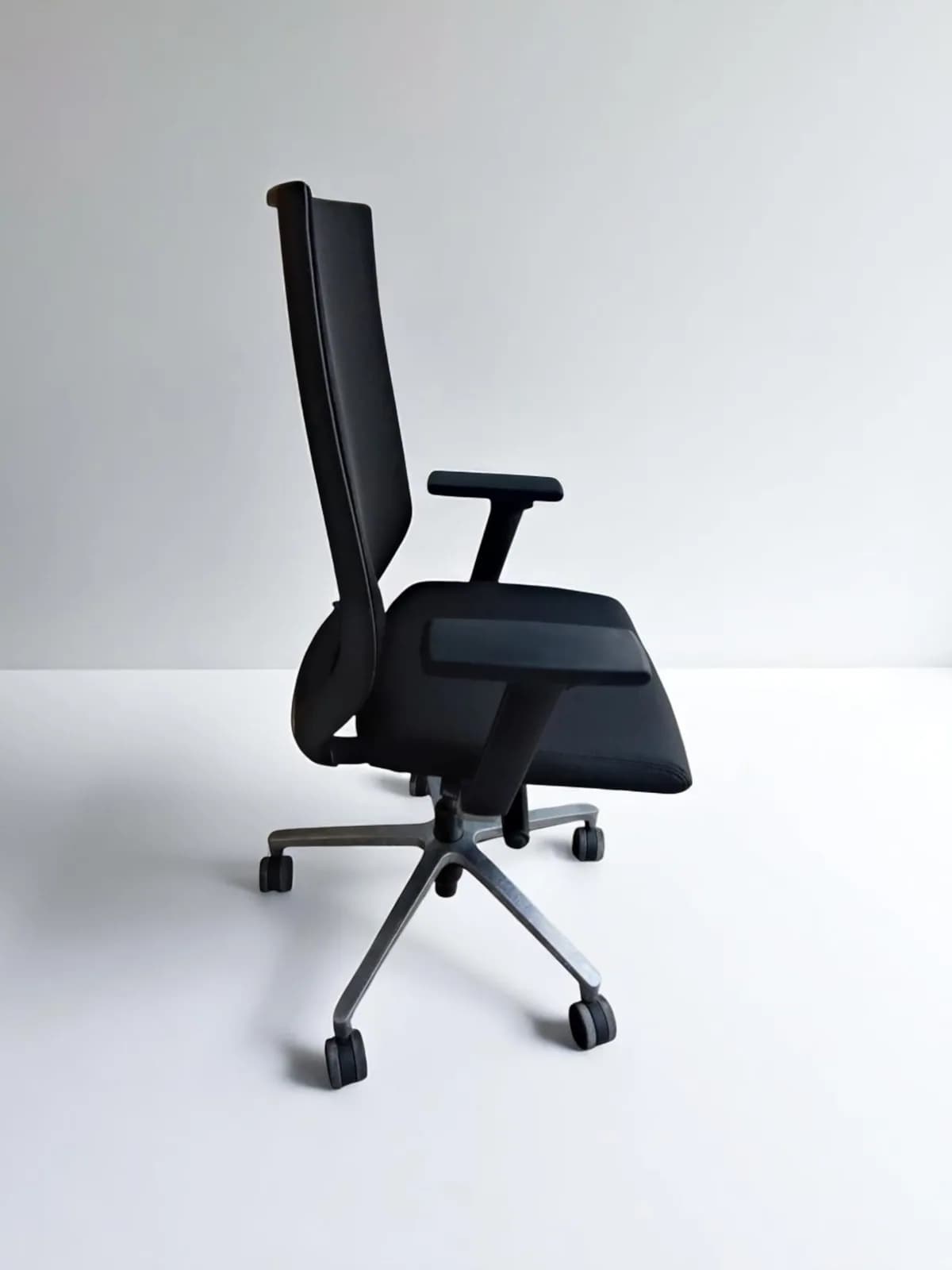 Chaise à roulettes Forma 5 4D mesh — vue 3