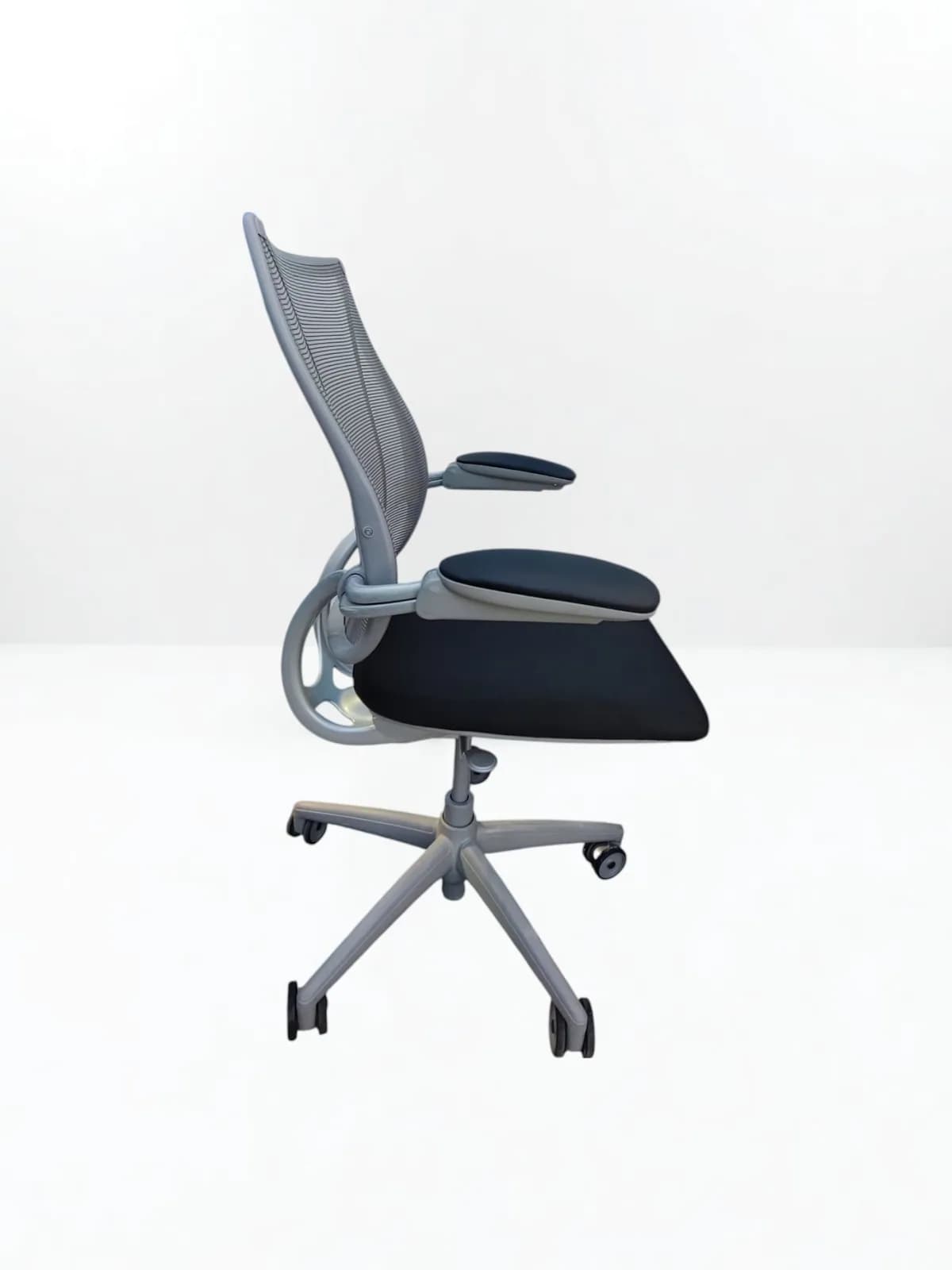 Chaise à roulette humanscale liberty gris/noir — vue 3