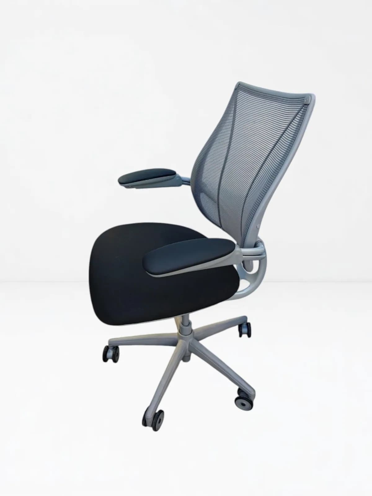 Chaise à roulette humanscale liberty gris/noir — vue 2