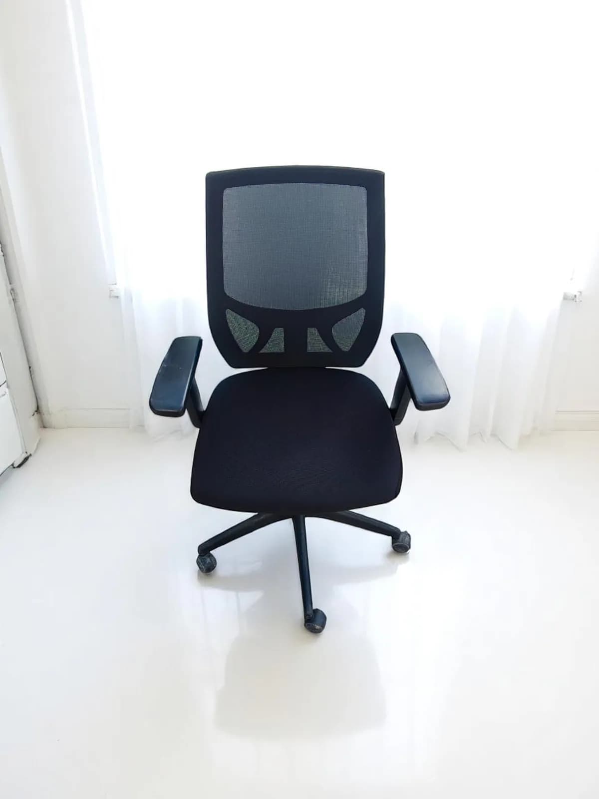 Fauteuil de bureau Rafale Synchrone mesh avec accoudoir — vue 3