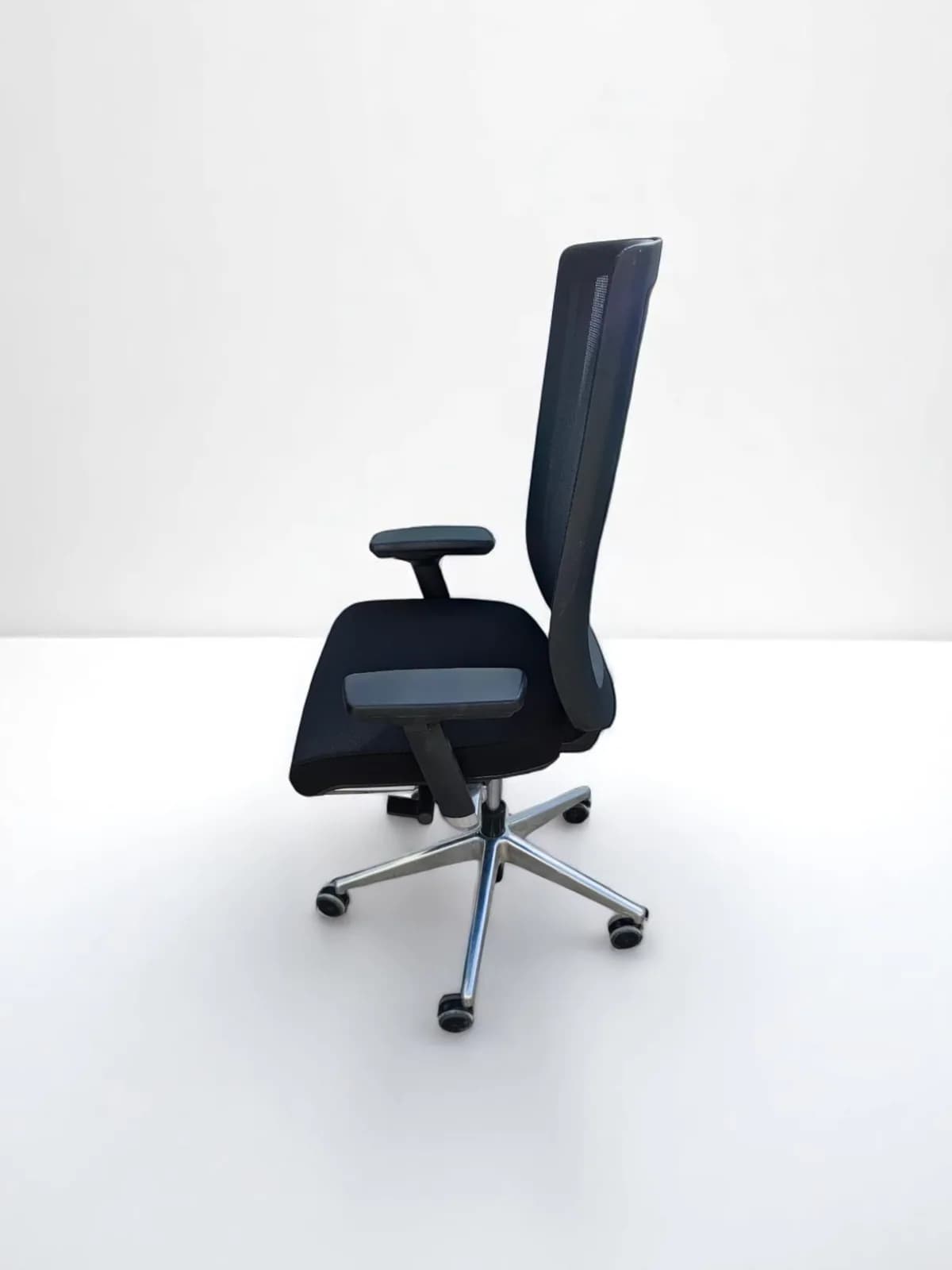 Siège de bureau Infinity 2 Maille piètement inox — vue 3
