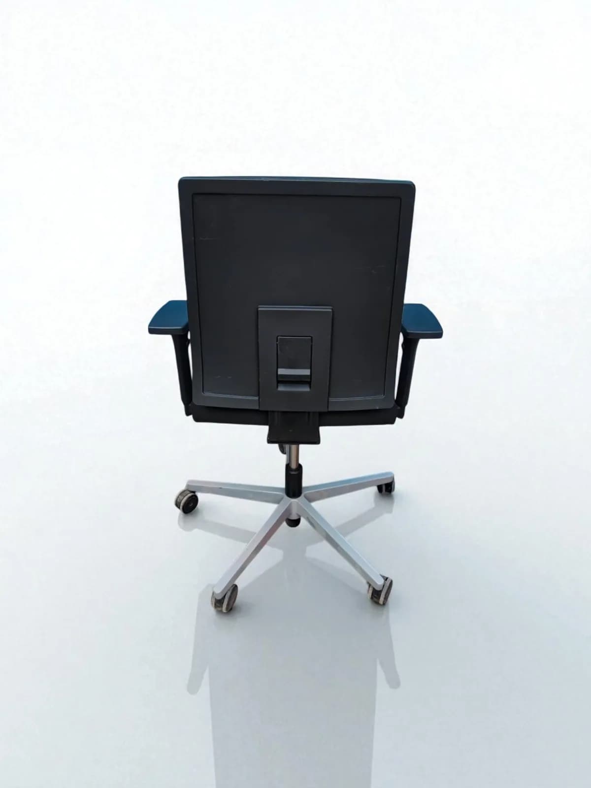 Chaise de bureau Sedus Yeah noir piètement métallique — vue 4