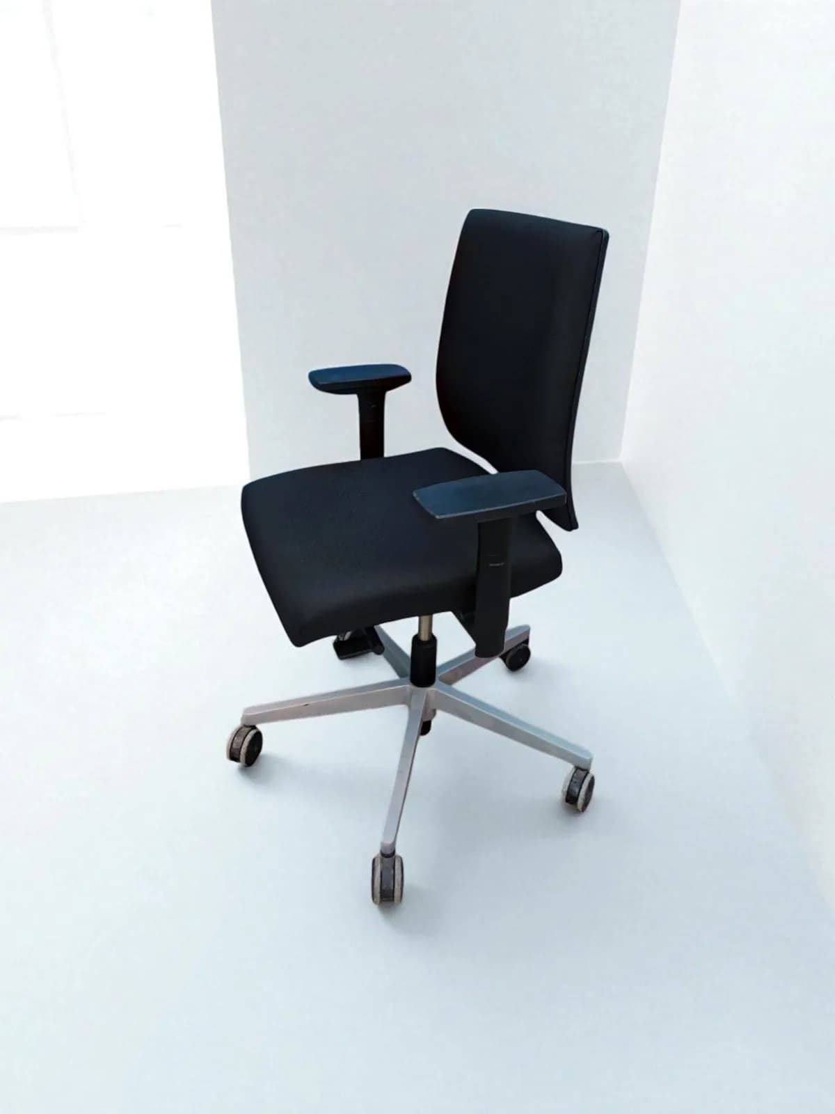 Chaise de bureau Sedus Yeah noir piètement métallique — vue 2