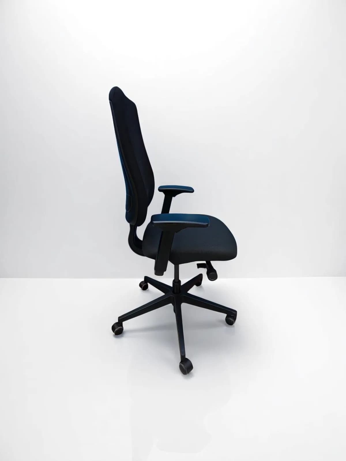 Chaise roulette Steelcase Reply noir — vue 3